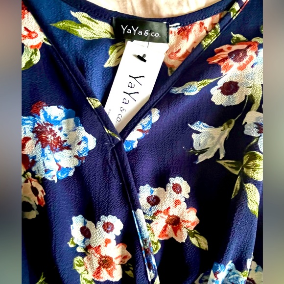 NWT Floral Cold-shoulder dress. Size L - Picture 5 of 5